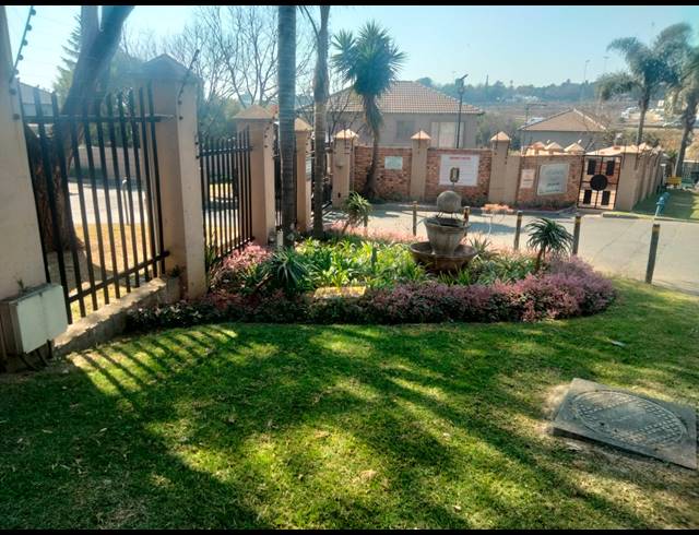 2 BEDROOM TOWNHOUSE FOR SALE IN SONNEGLANS
